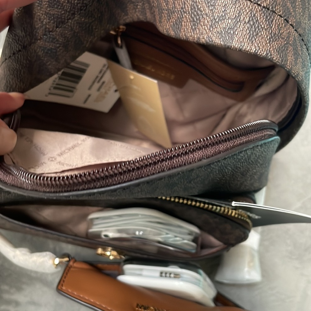 Micheals Kors backpack - Picture 4 of 6
